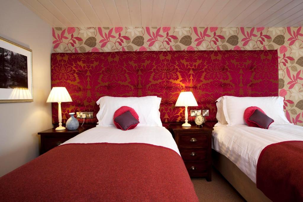 Hotel The Three Crowns Chagford Zimmer foto A bedroom at the hotel