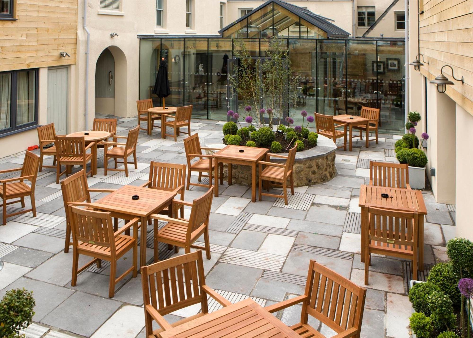Hotel The Three Crowns Chagford Exterior foto The courtyard at the hotel