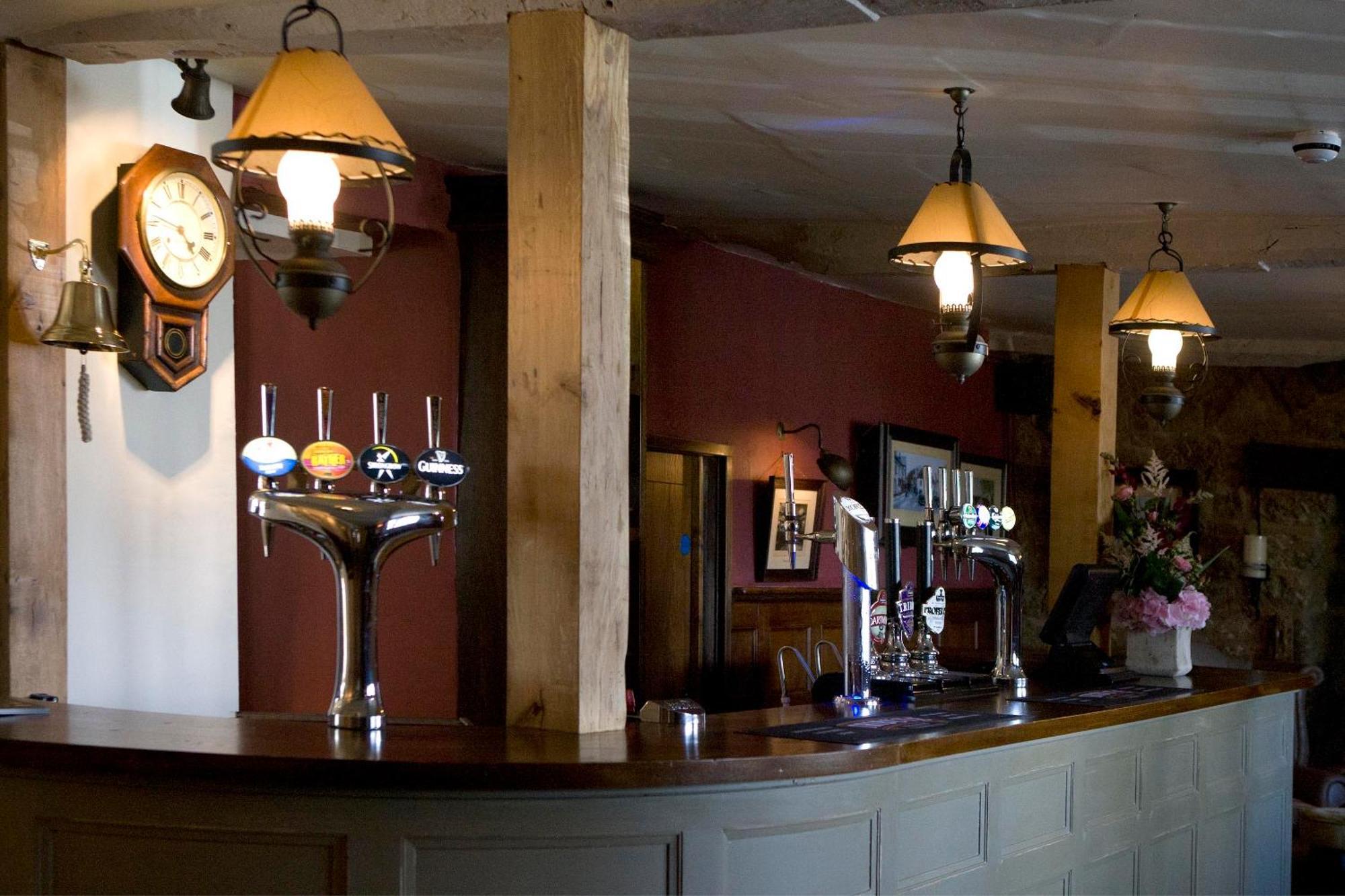 Hotel The Three Crowns Chagford Exterior foto The bar at The Old Mill