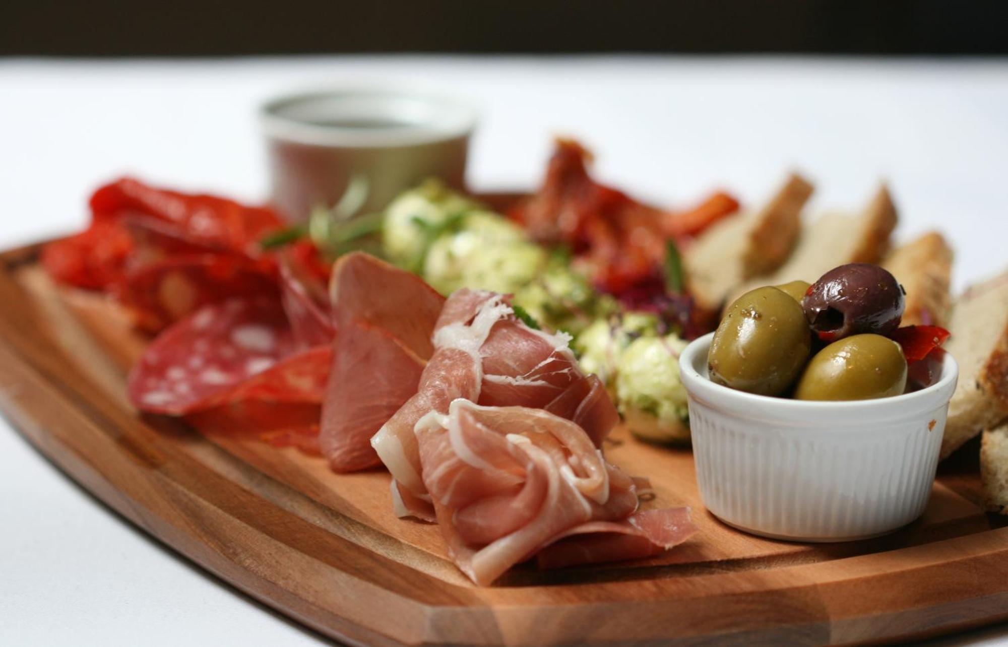 Hotel The Three Crowns Chagford Exterior foto A selection of cured meats