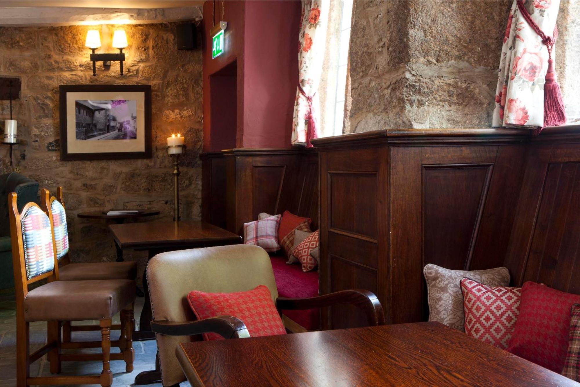 Hotel The Three Crowns Chagford Exterior foto The interior of the pub