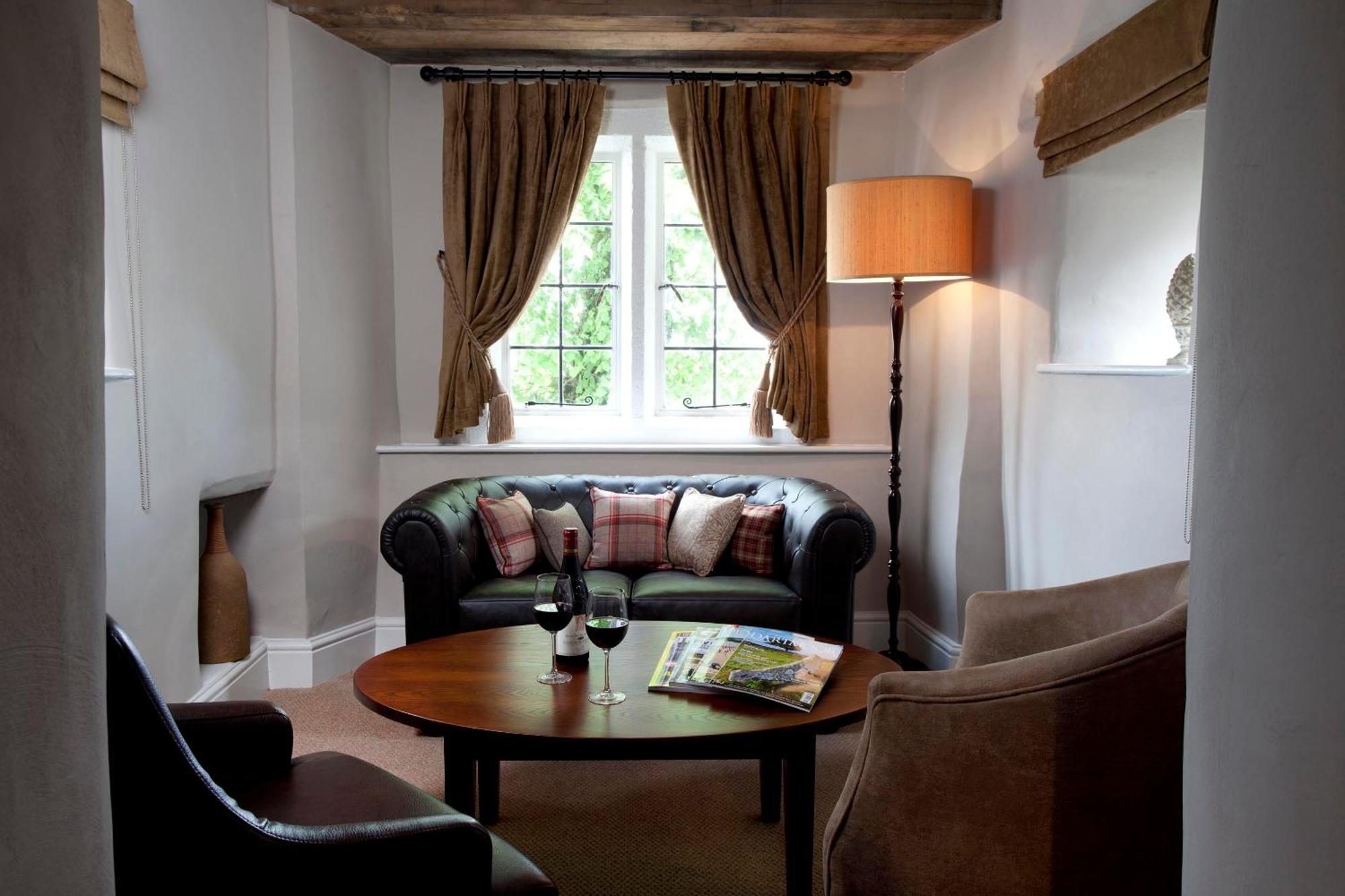 Hotel The Three Crowns Chagford Exterior foto The lounge at The Old Vicarage