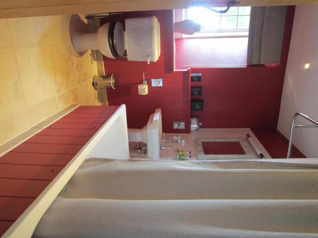 Hotel The Three Crowns Chagford Zimmer foto A Japanese bathroom