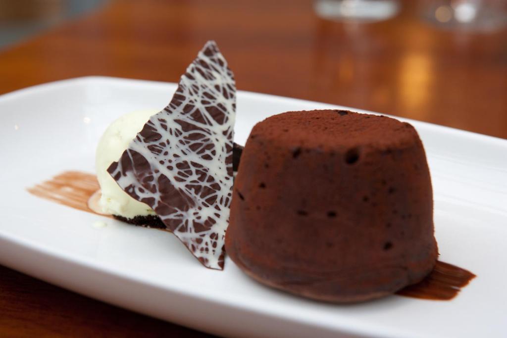 Hotel The Three Crowns Chagford Exterior foto Chocolate pudding