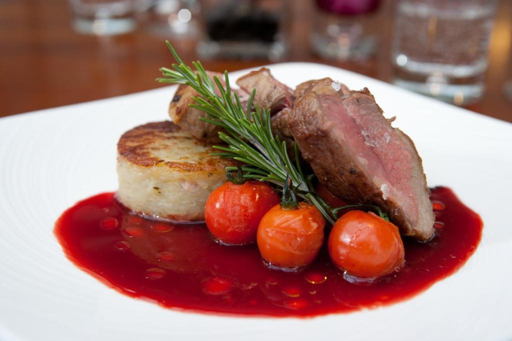 Hotel The Three Crowns Chagford Exterior foto A plate of food