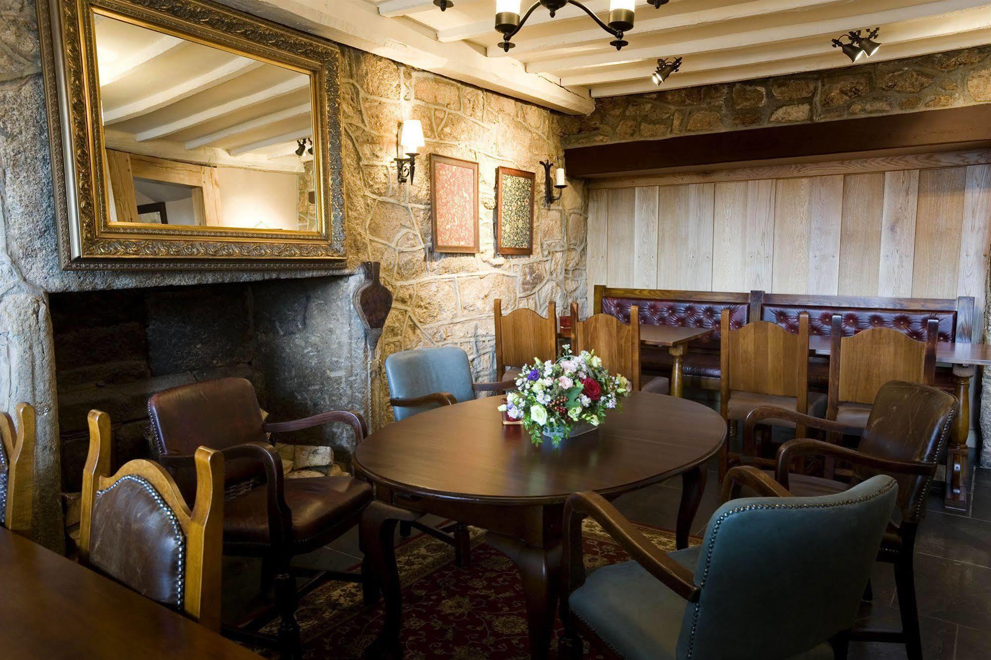 Hotel The Three Crowns Chagford Exterior foto The interior of the restaurant
