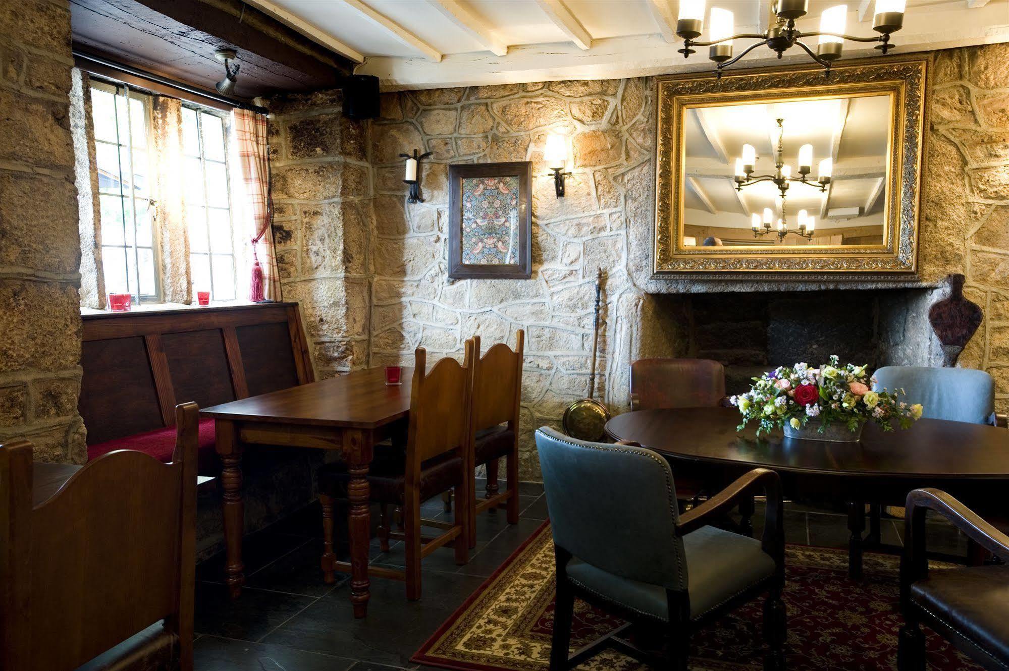 Hotel The Three Crowns Chagford Exterior foto The interior of the pub